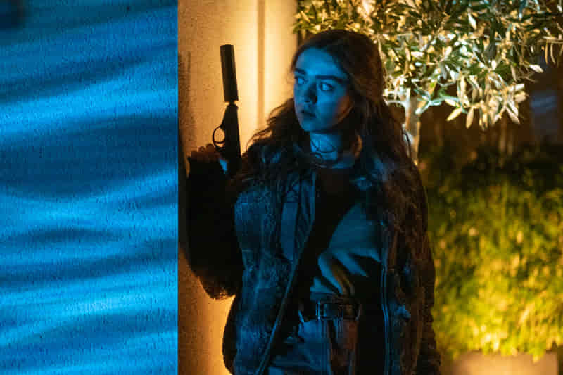 Two Weeks to Live - Maisie Williams in una scena